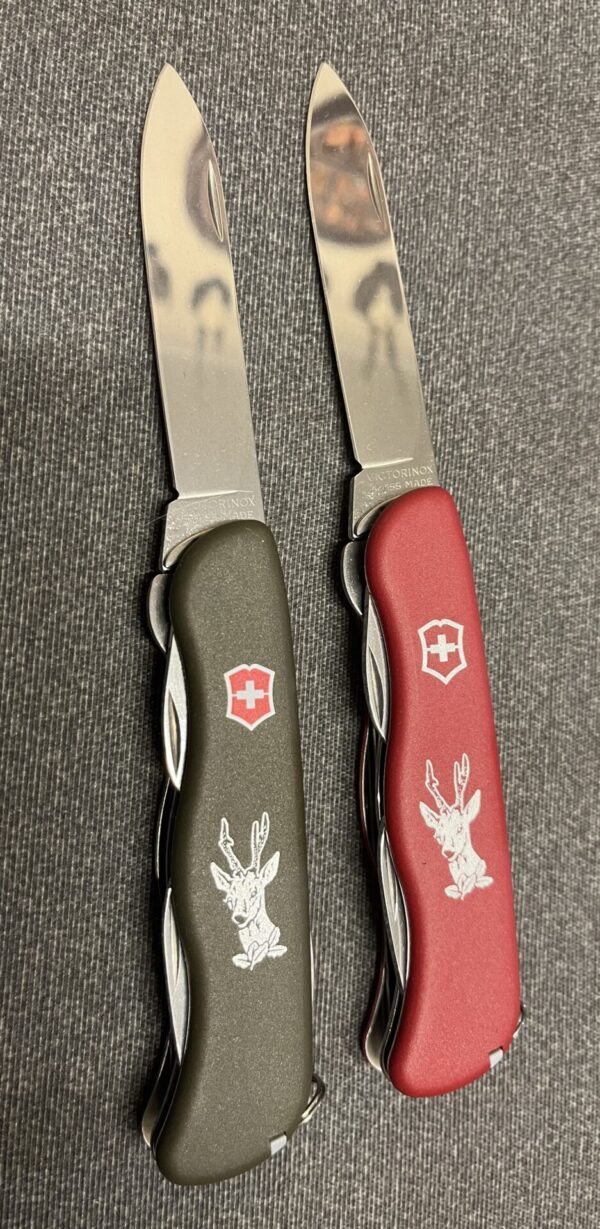 Victorinox vadász bicska őz motívummal, csontfűrész funkcióval /zöld szín/