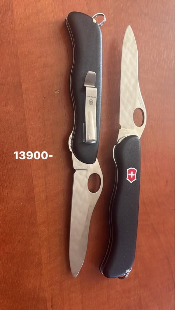 Victorinox bicska csipesszel az oldalán, hogy ne hagyd el